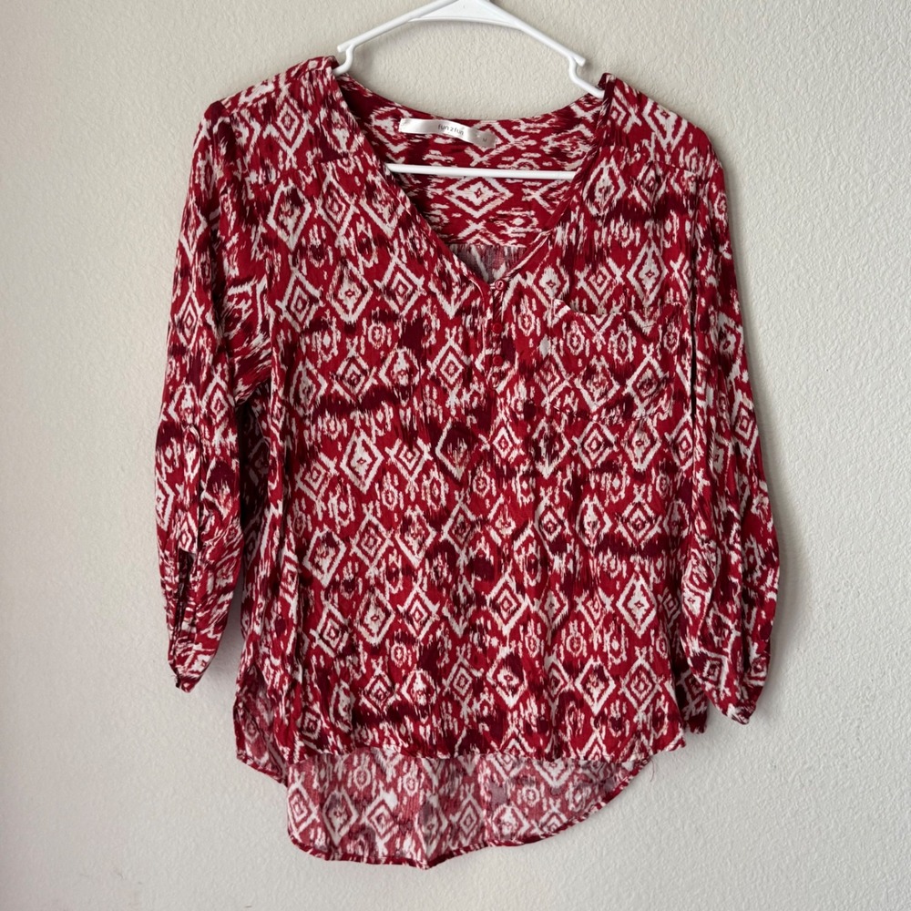 Fun 2 Fun Red White Ikat Diamond Print‎ 3/4 Roll Tab Sleeve Henley Blouse Medium